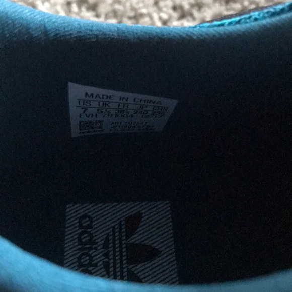 Adidas shoes - Picture 3 of 4